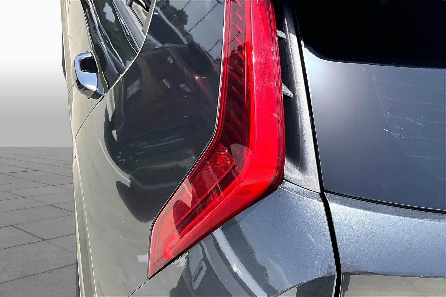 Certified Used 2023 Graphite Gray Kia Wave image 26