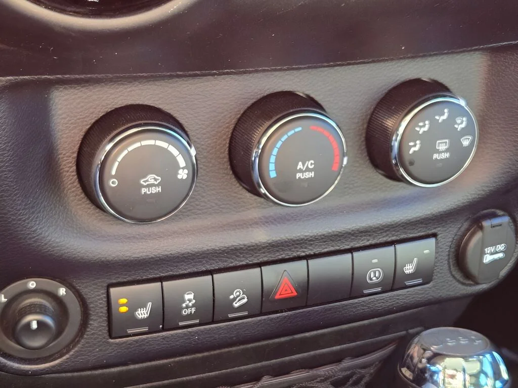Used 2016 Gray Jeep Unlimited Sahara image 19