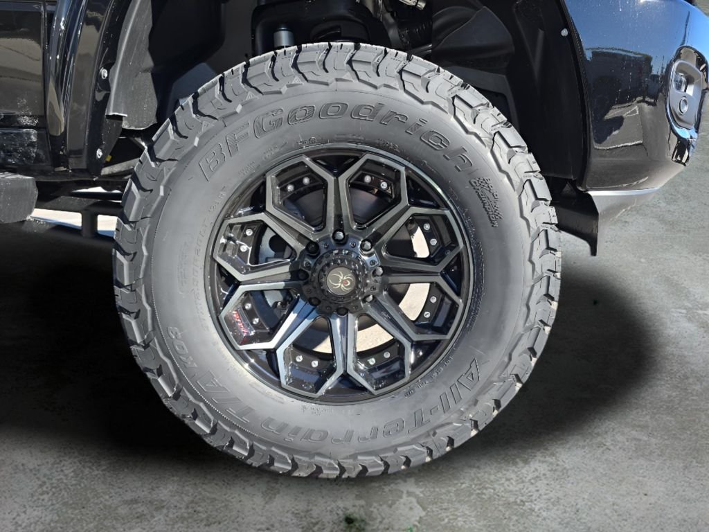 New 2026 Diamond Black Crystal Pearl-Coat Exterior Paint RAM Big Horn image 36