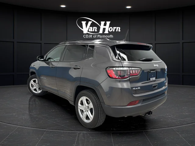 Used 2023 Crystal Metallic Jeep Latitude image 5