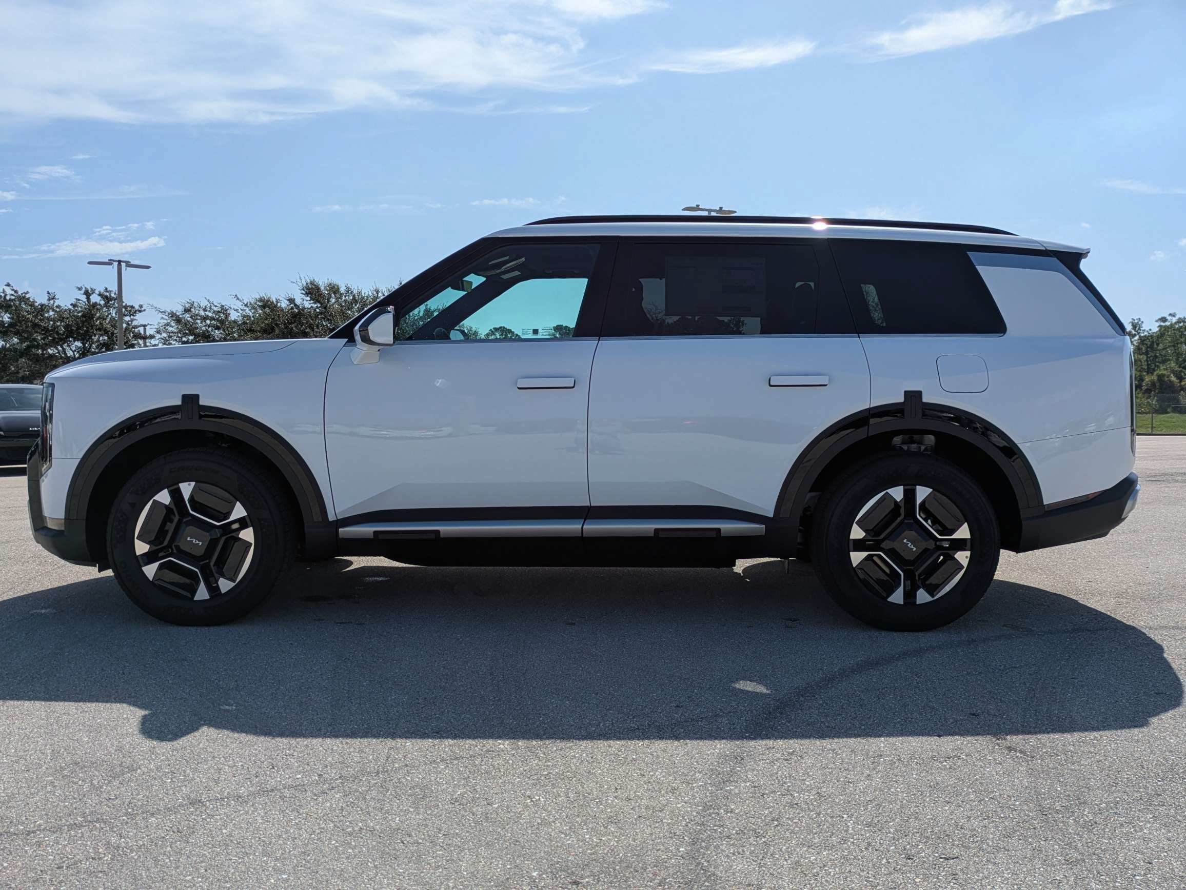 New 2027 Glacial White Pearl Kia EX image 8
