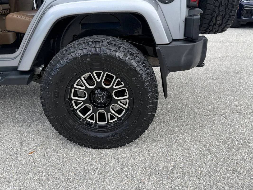 Used 2013  Jeep Sahara image 30