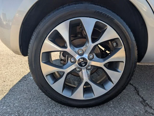 Used 2013 Silver Kia Exclaim image 26