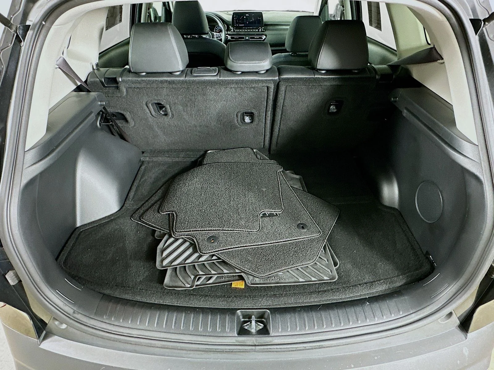 Used 2023 Black Kia  image 39