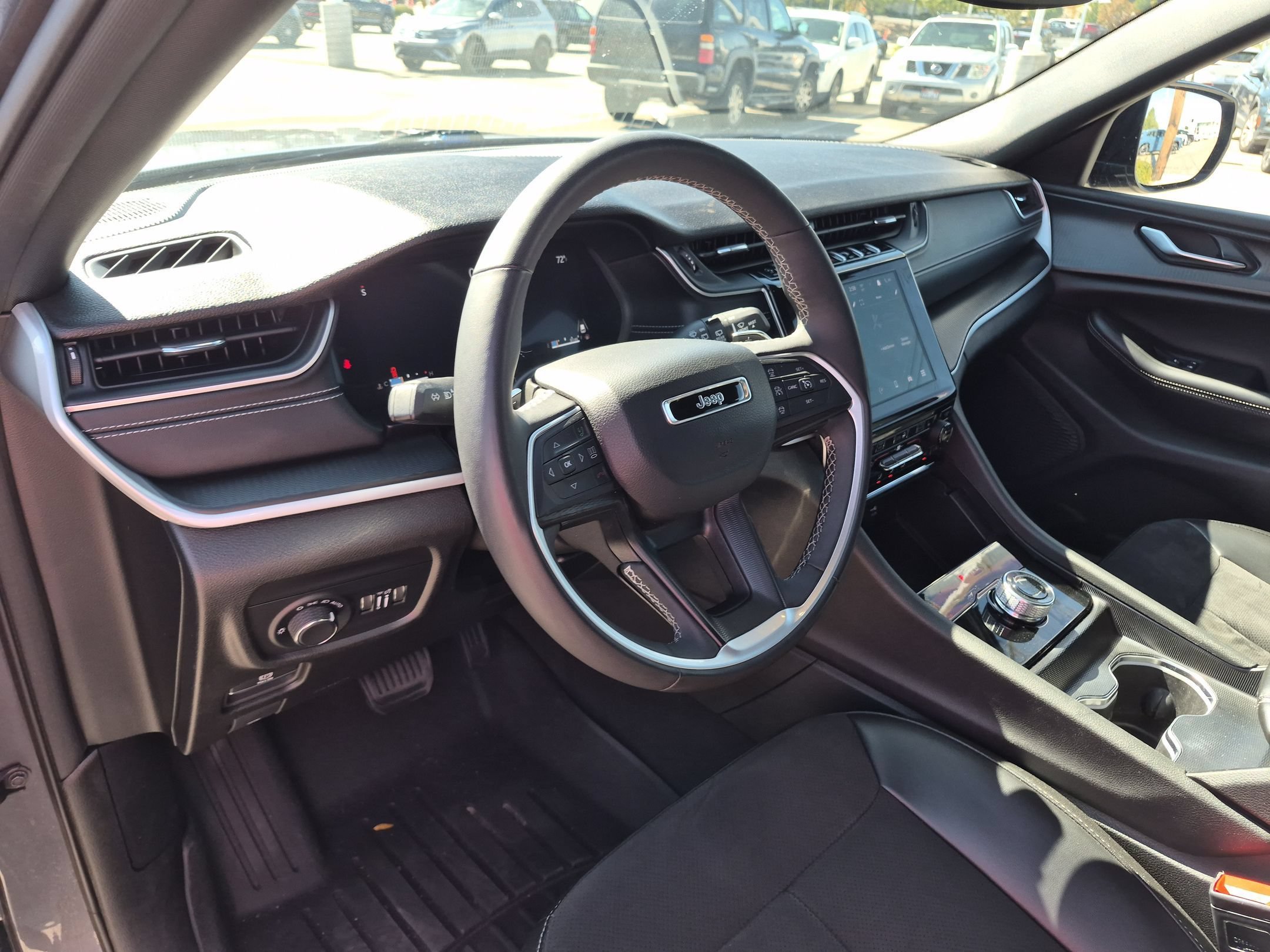 Used 2024 Baltic Gray Metallic Clearcoat Jeep Altitude image 14