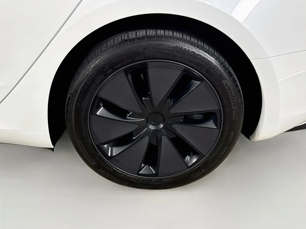 Used 2025 White Tesla Long Range image 31