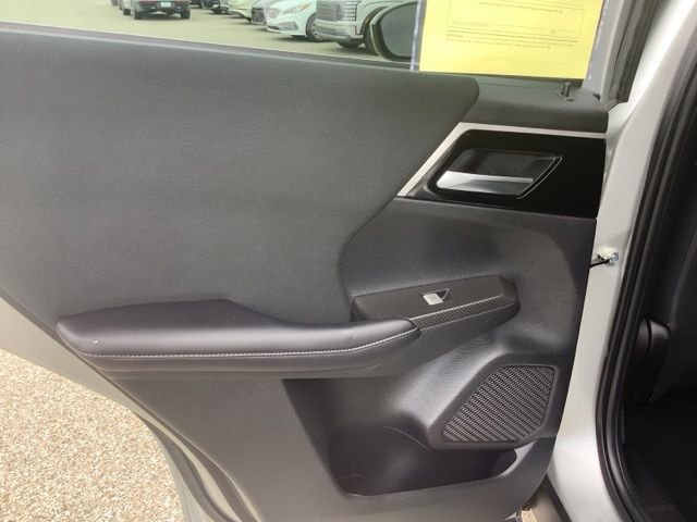 Used 2022 Silver Mitsubishi ES image 19