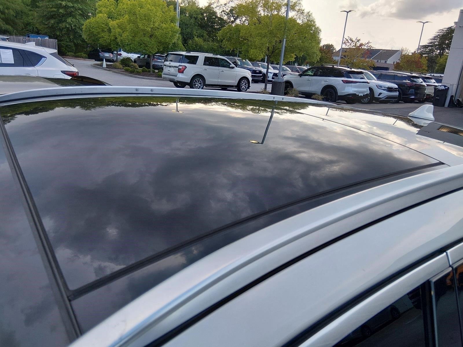 Used 2021 Majestic White INFINITI ESSENTIAL image 3