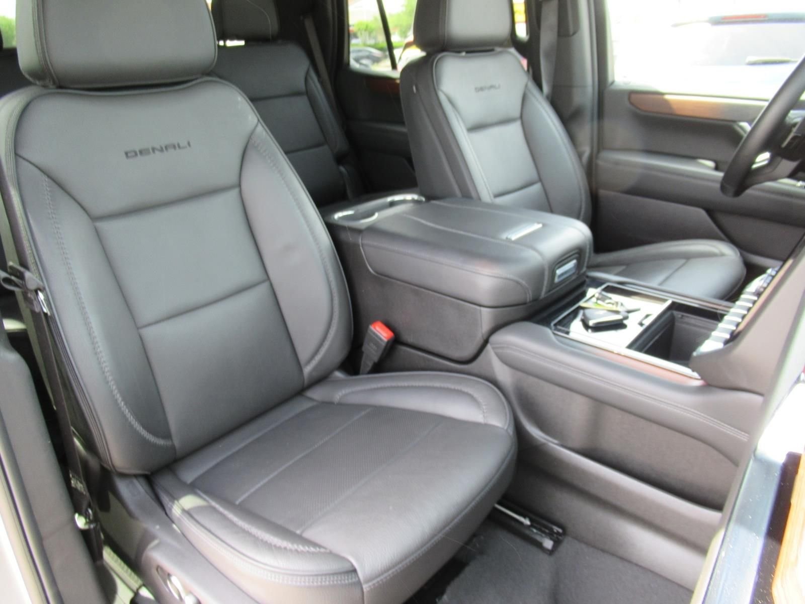 Used 2025 Silver GMC Denali image 9