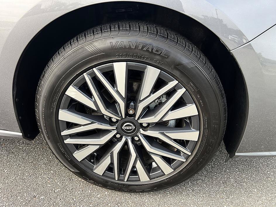 Certified Used 2025 Gun Metallic Nissan SV image 12