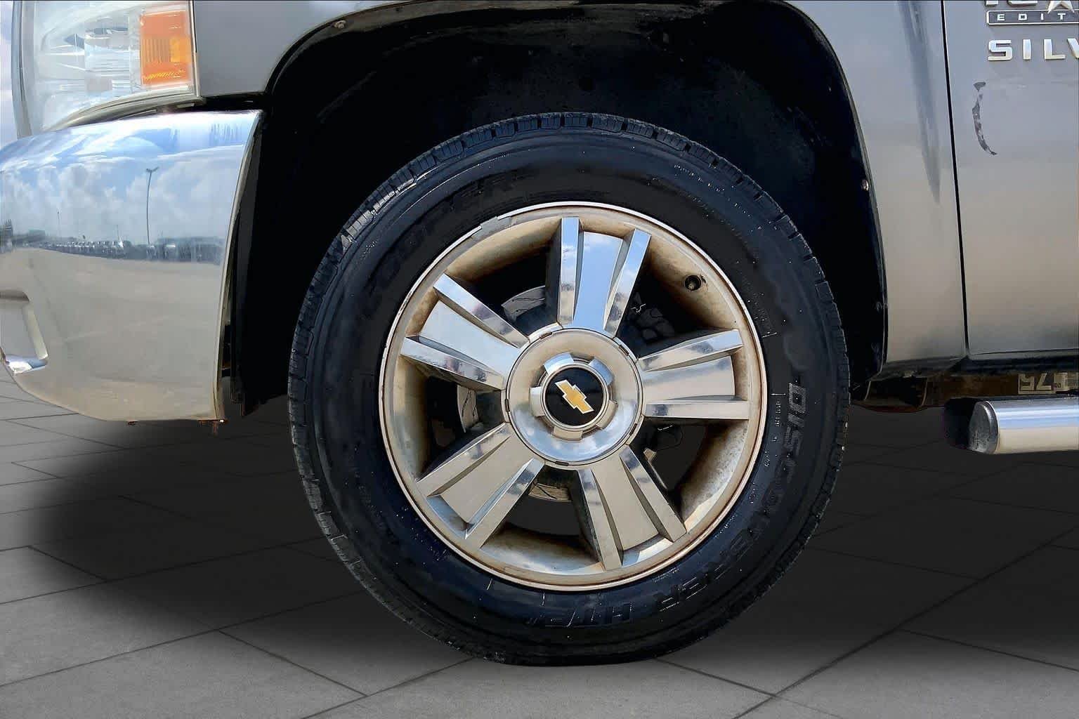 Used 2013 Graystone Metallic Chevrolet LT image 11