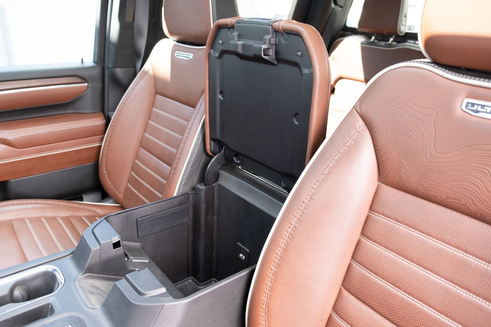 Used 2024 Onyx Black GMC Denali Ultimate image 6