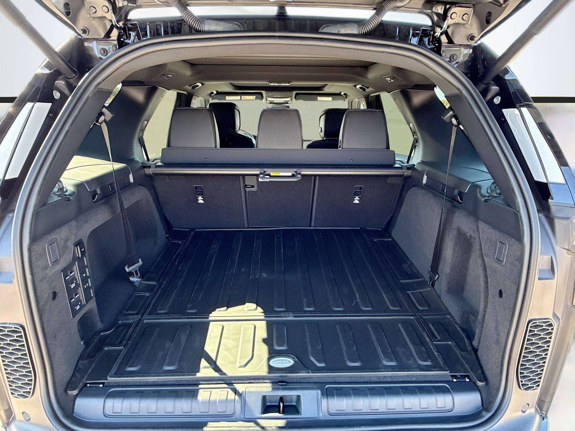 2026 Land Rover Discovery Dynamic SE - Photo 12