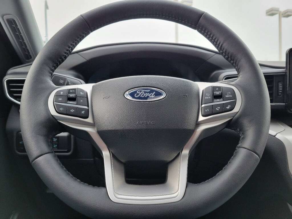 Used 2023 Black Metallic Ford XLT image 35