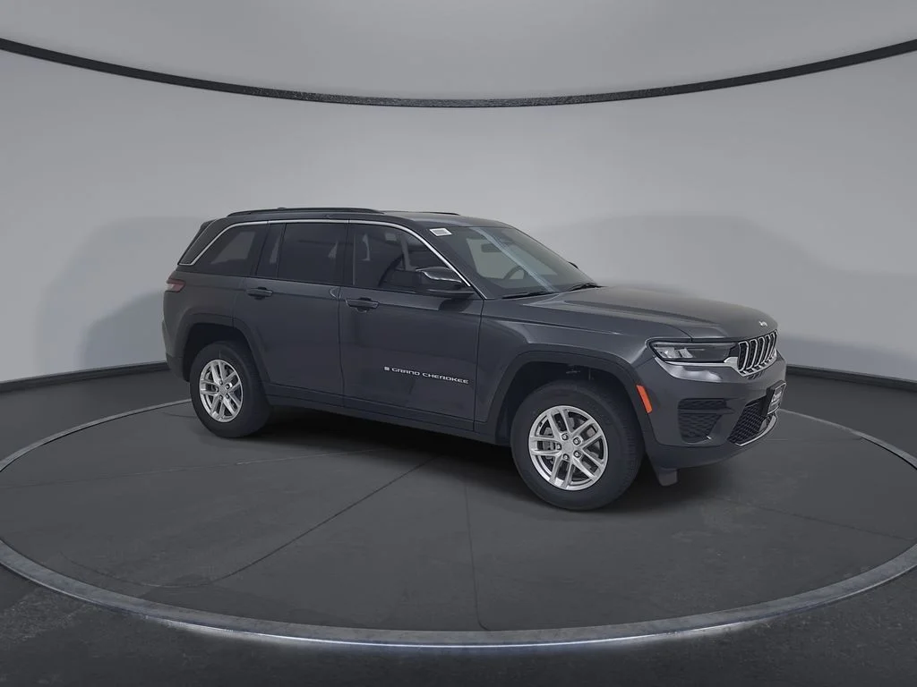 New 2026 Baltic Gray Metallic Clearcoat Jeep Laredo image 2