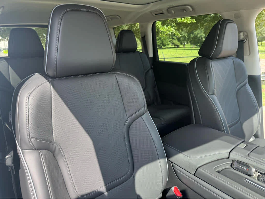 New 2026 RADIANT WHITE INFINITI Luxe 2WD image 9