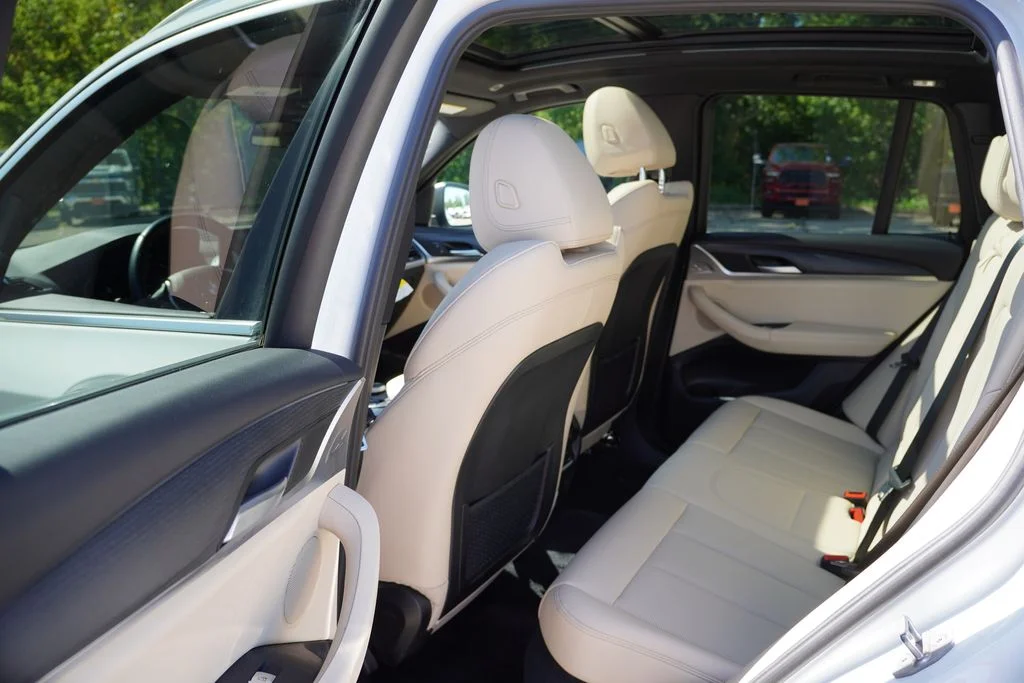Used 2023 Alpine White BMW xDrive30i image 16