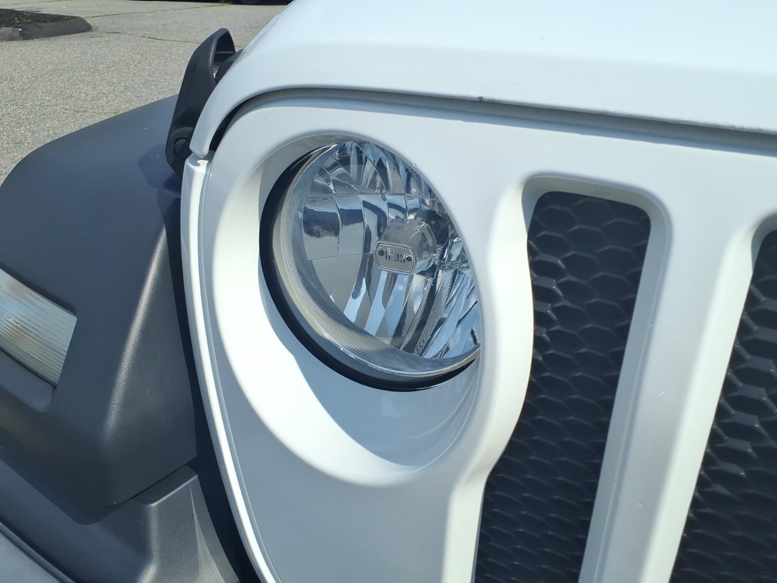 Used 2021 Bright White Clearcoat Jeep Unlimited Sport S image 12