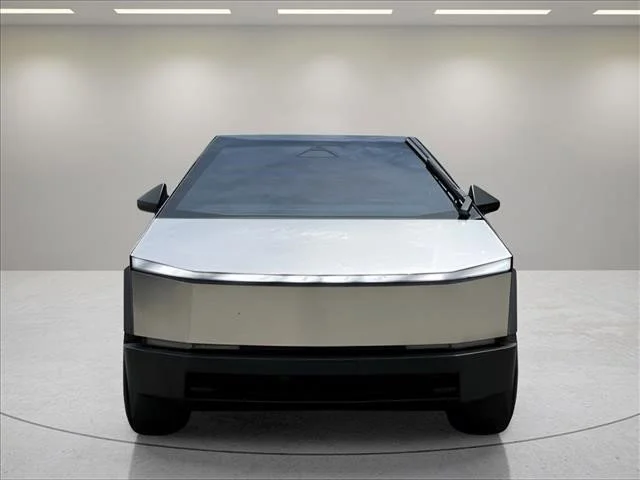 Used 2024  Tesla Base image 2