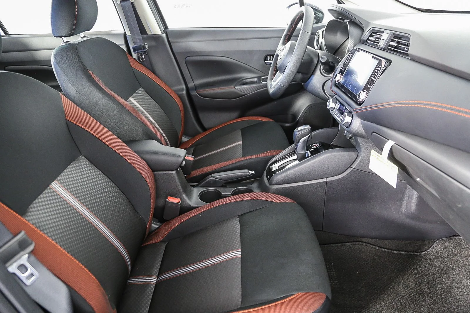 2025 Nissan Versa Sedan SR - Photo 18