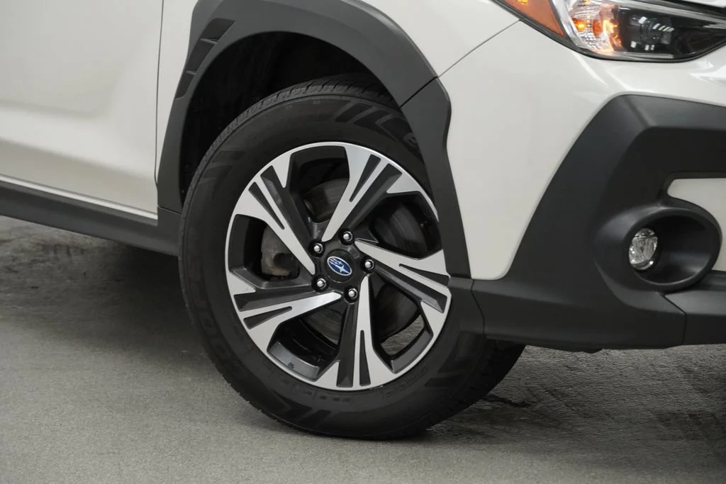 Used 2024 Crystal White Pea Subaru Premium image 9