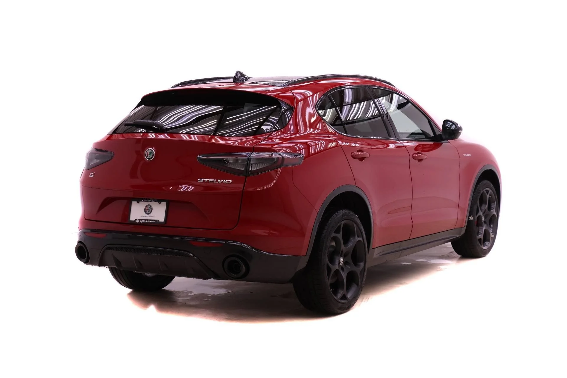 New 2026 Alfa Rosso (Red) Exterior Paint Alfa Romeo Base image 4