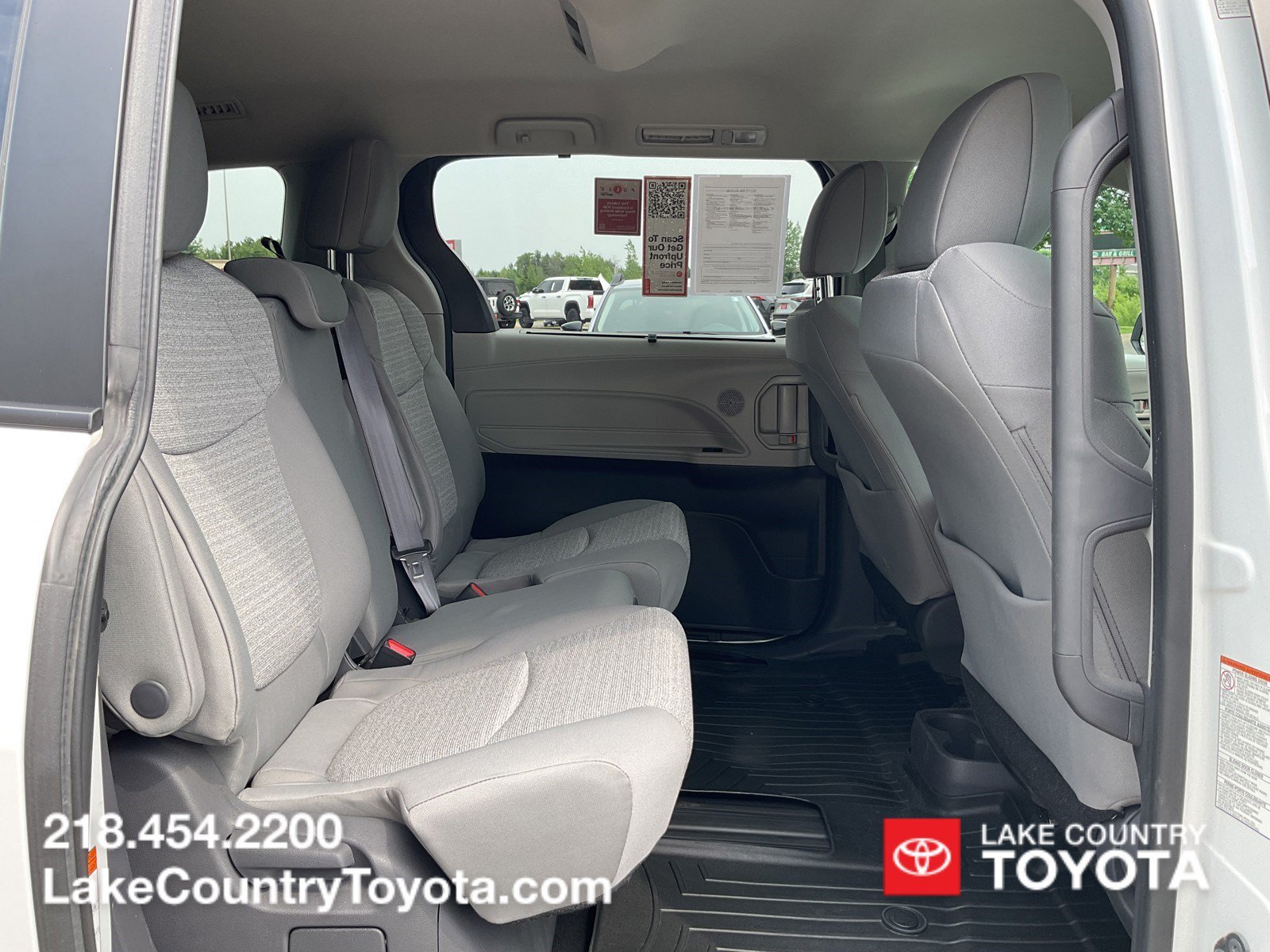 Used 2021 White Toyota LE image 14