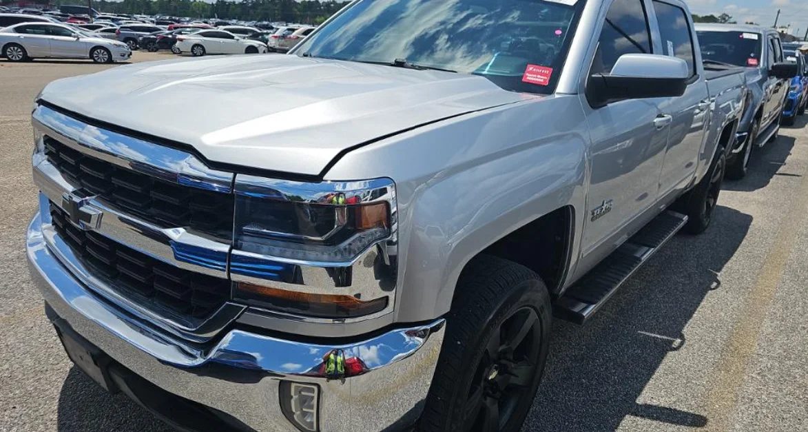 2018 Chevrolet Silverado 1500 LT Crew Cab Short Box's photo