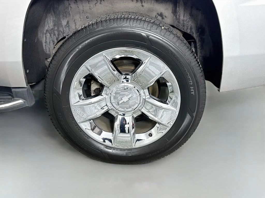 Used 2018 Silver Ice Metallic Chevrolet Premier image 35