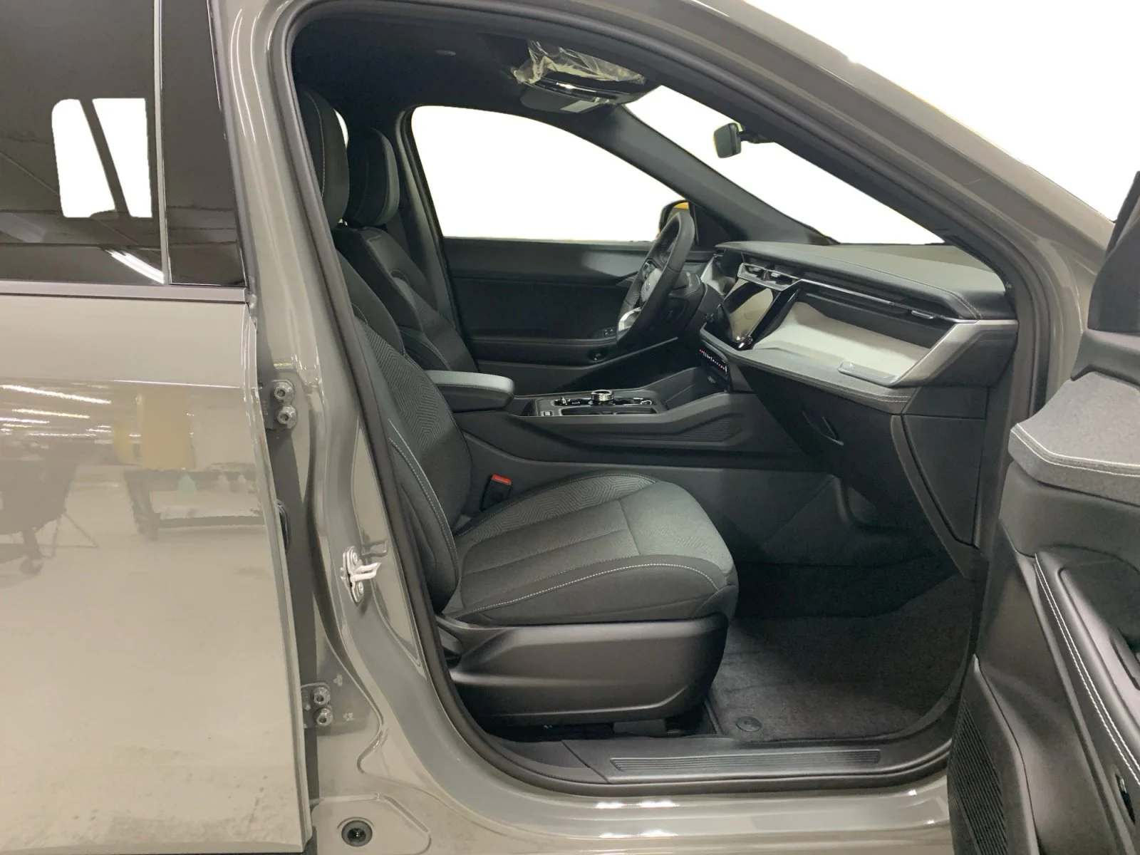New 2026 Sting-Grey Jeep Laredo image 17