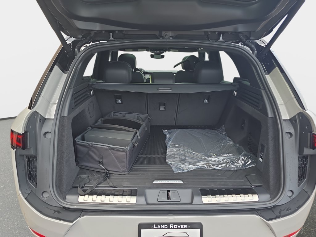 New 2027 Borasco Grey LAND ROVER Dynamic SE P400 image 10