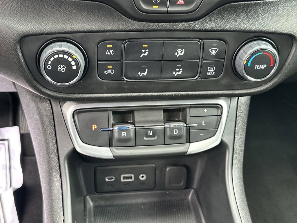 2024 GMC TERRAIN - Image 13