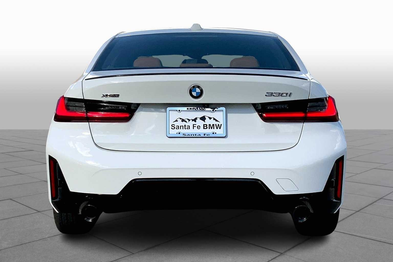 2025 BMW 3 Series 330i - Photo 4