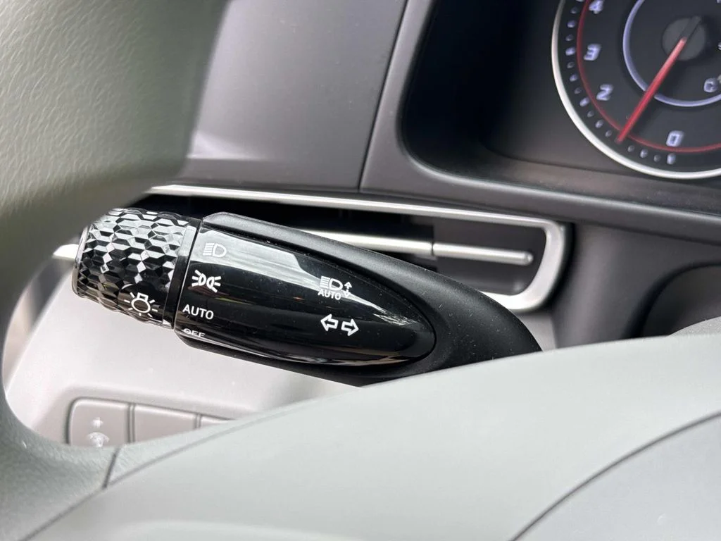 Used 2022 Silver Hyundai SEL image 37