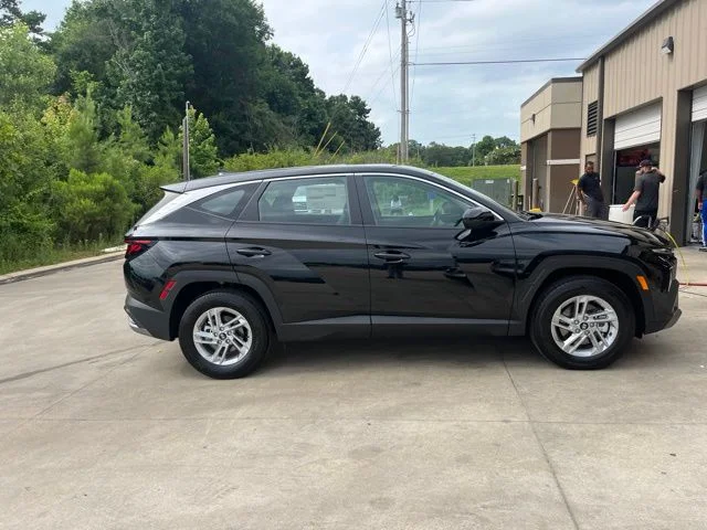 New 2026 Phantom Black Hyundai SE image 2