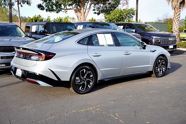 Used 2024 Silver Hyundai SEL image 7