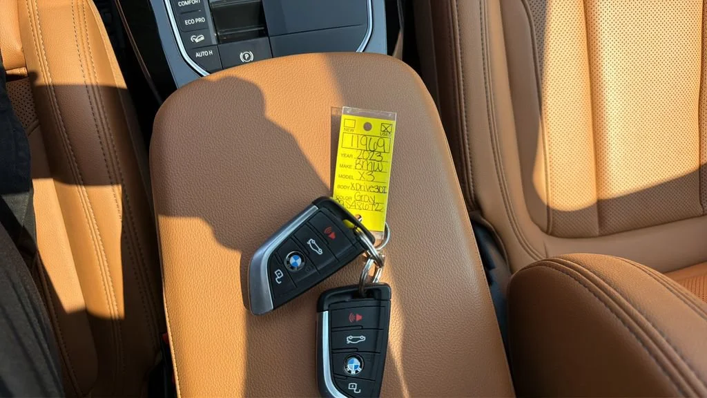 Used 2023 Gray BMW xDrive30i image 21