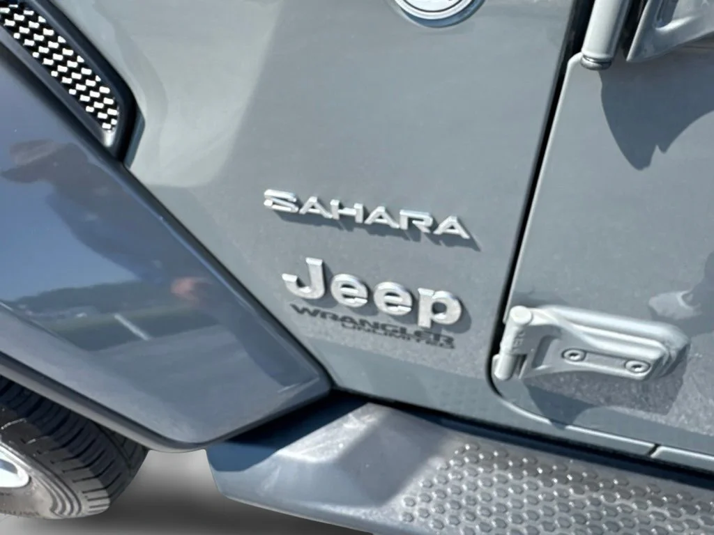 Used 2018 Sting-Gray Clearcoat Jeep Sahara image 27