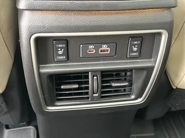 Used 2020 White Nissan Platinum image 16