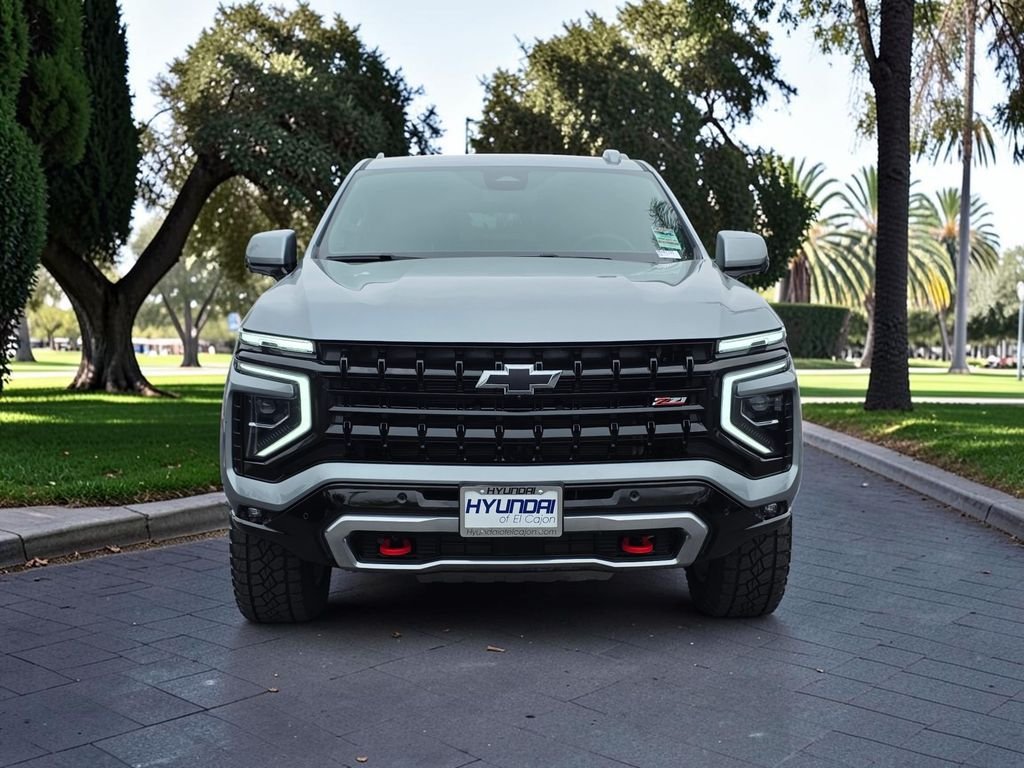 2025 Chevrolet Suburban Z71 - Photo 3