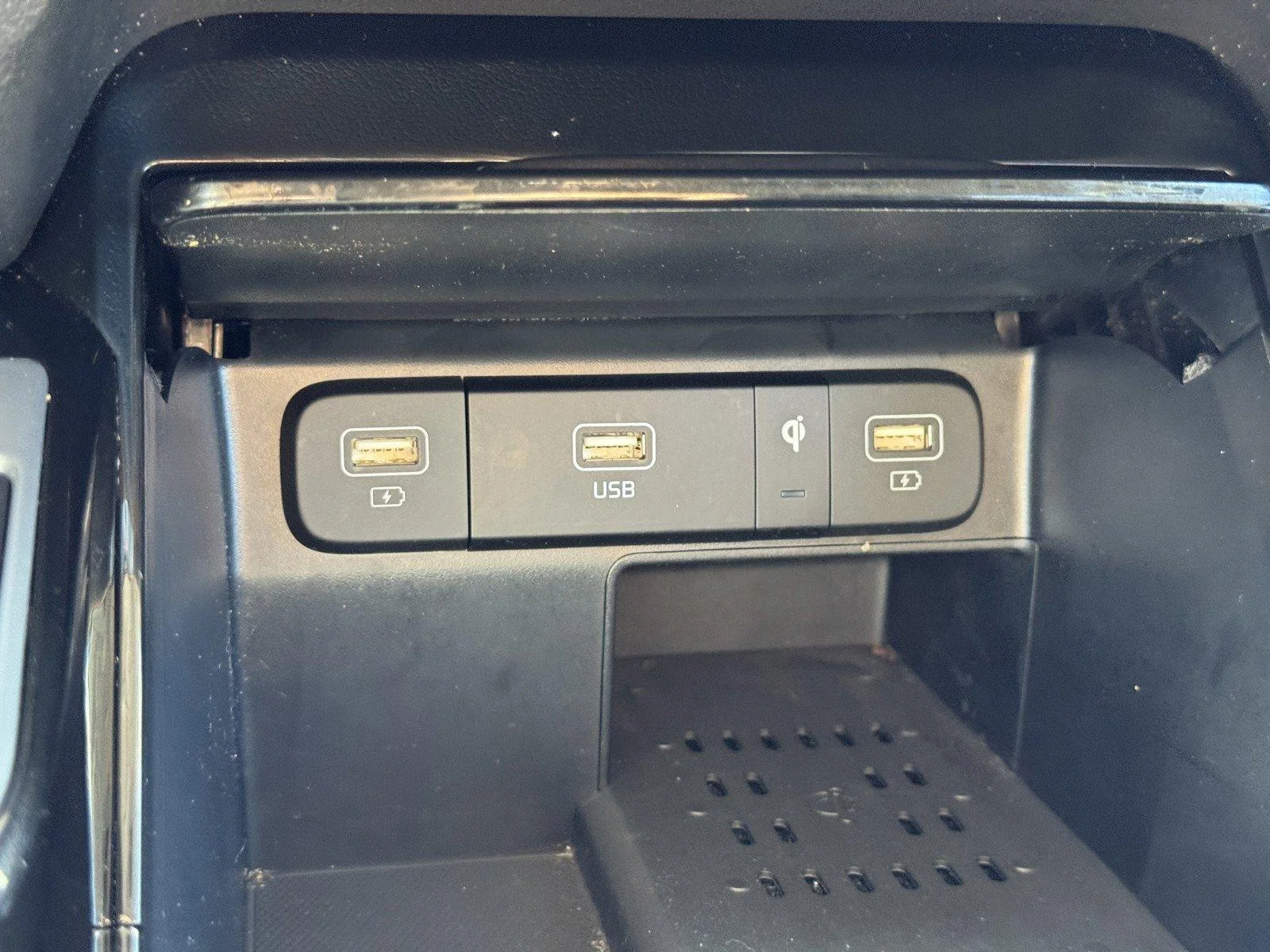 Used 2022 Snow White Pearl Kia SX image 24