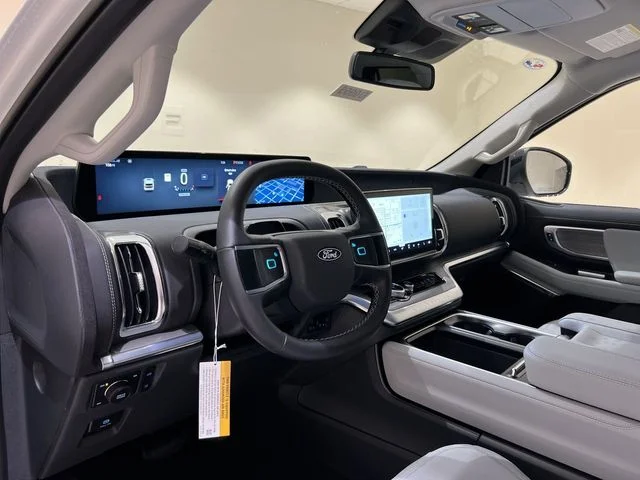 New 2027 White/off-white Ford Platinum image 9