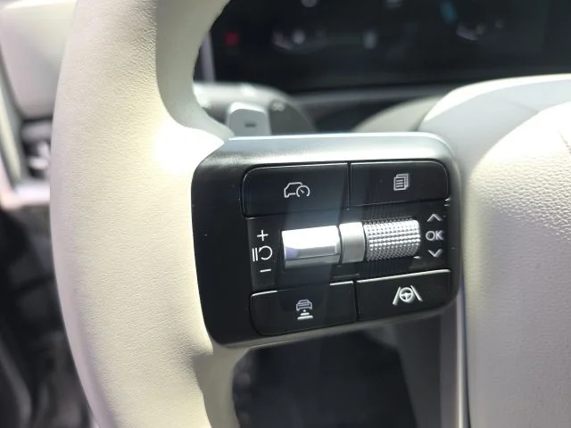 Certified Used 2025 Silver Hyundai SE image 20