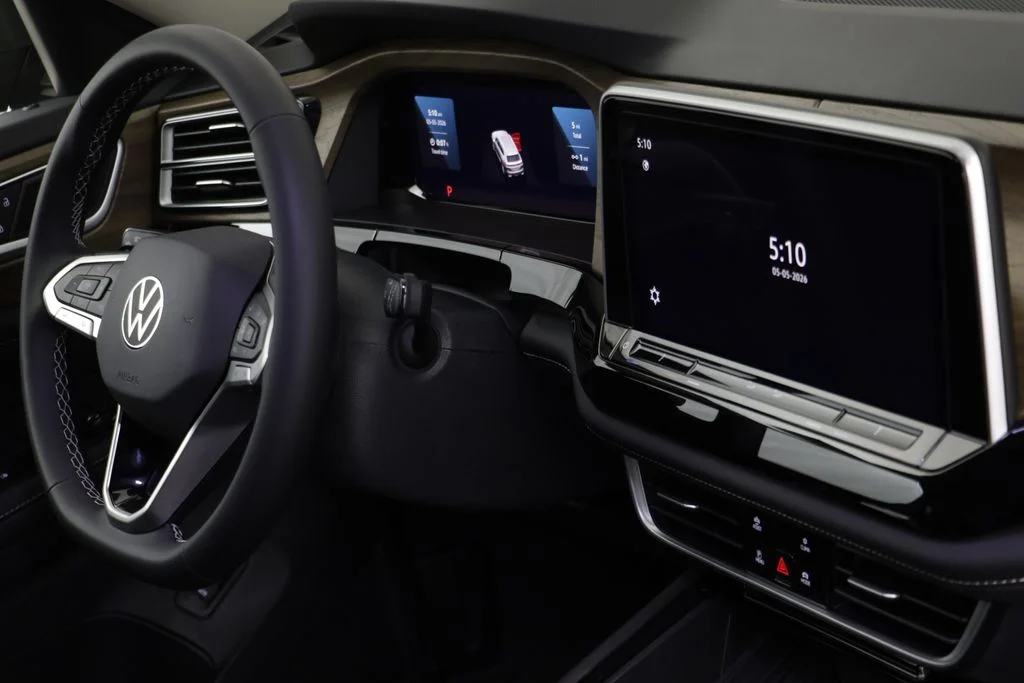New 2026 Green Volkswagen 2.0T SE w/Technology image 21