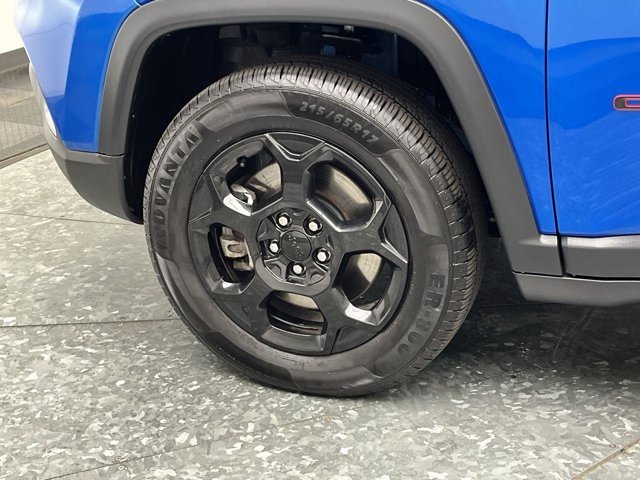 Used 2023 Laser Blue Pearlcoat Jeep Trailhawk image 28
