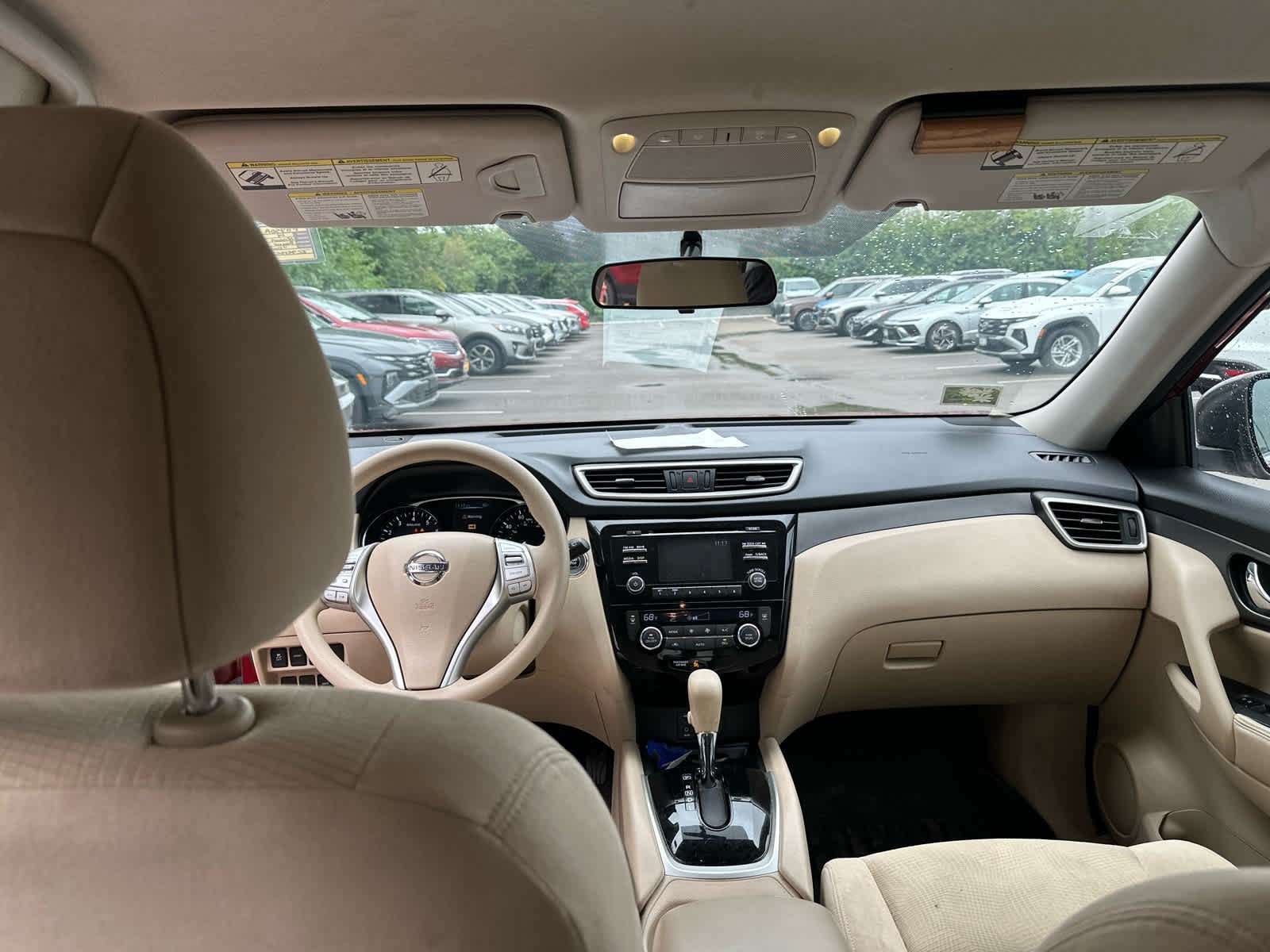 Used 2014 Cayenne Red Nissan SV image 7