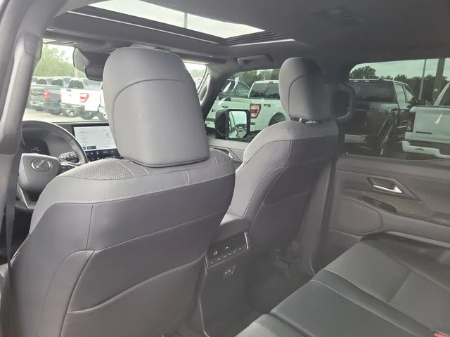 Used 2024  Lexus 550 Premium+ image 13