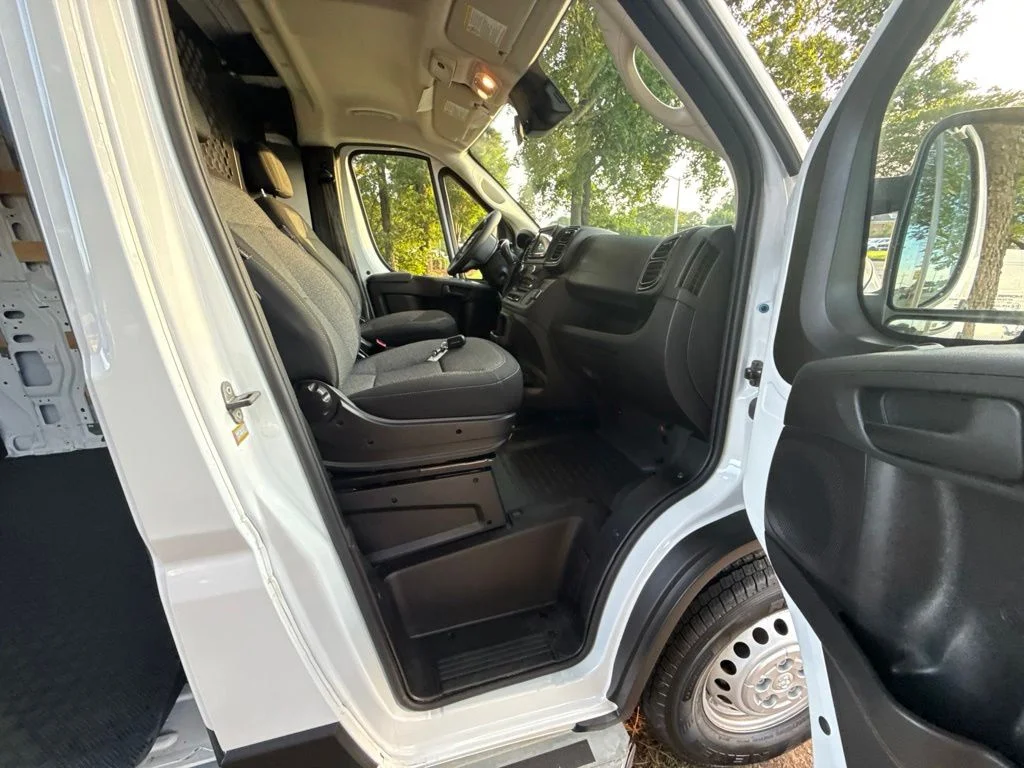 Used 2025 White Ram Base image 10