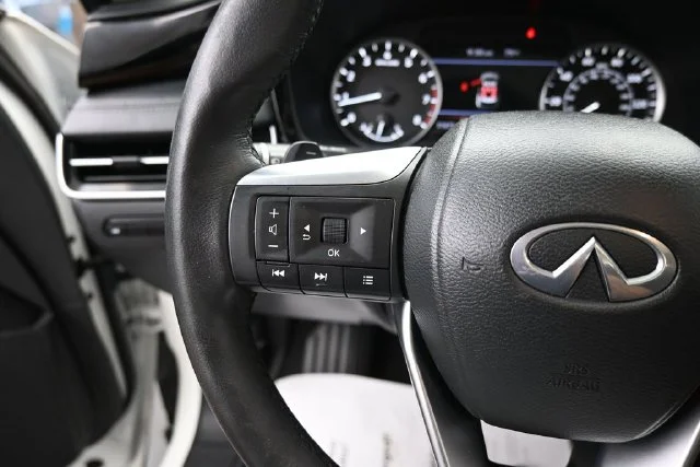 Used 2024 White INFINITI PURE image 33