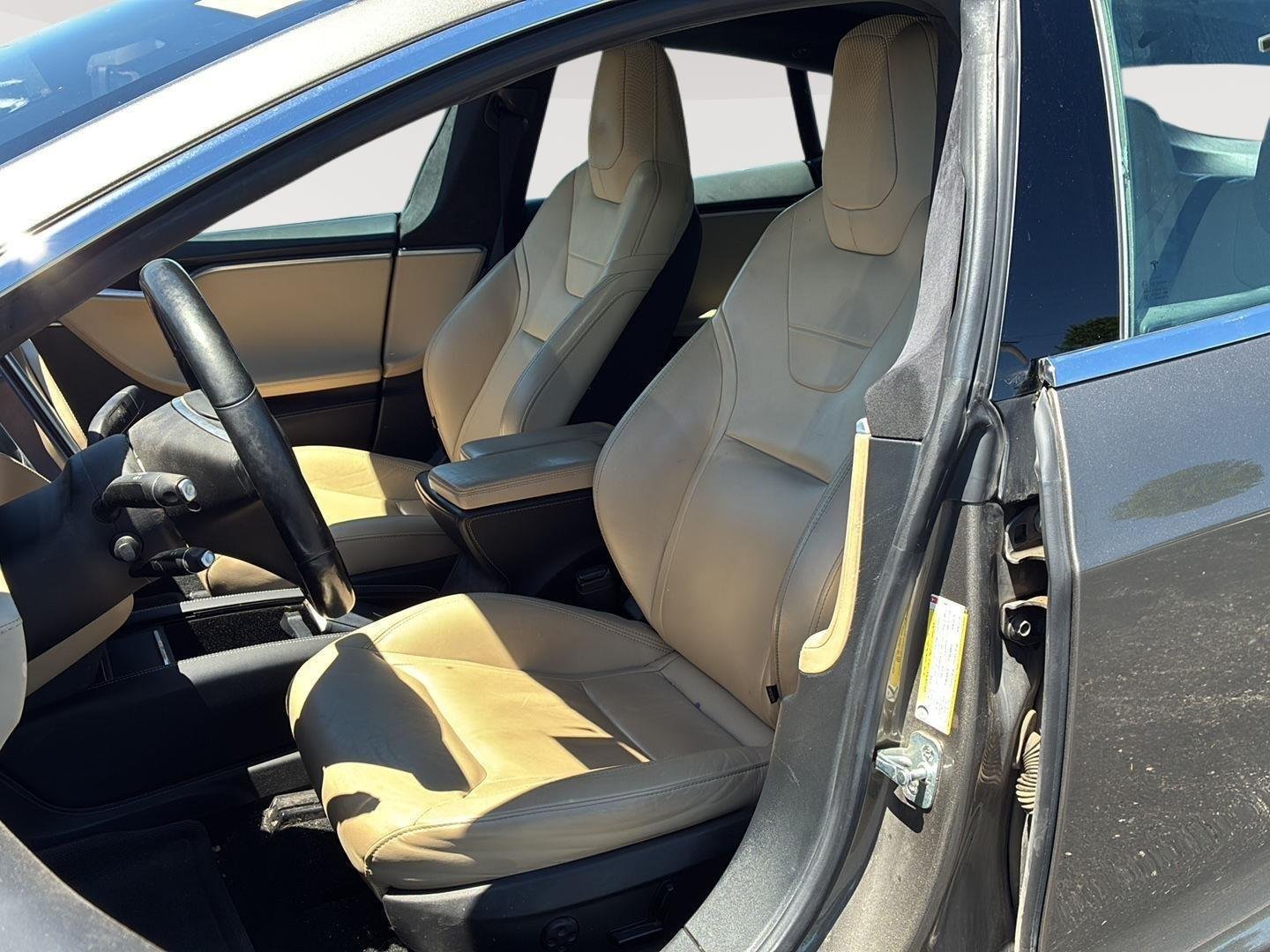Used 2016 Titanium Metallic Tesla 90D image 3